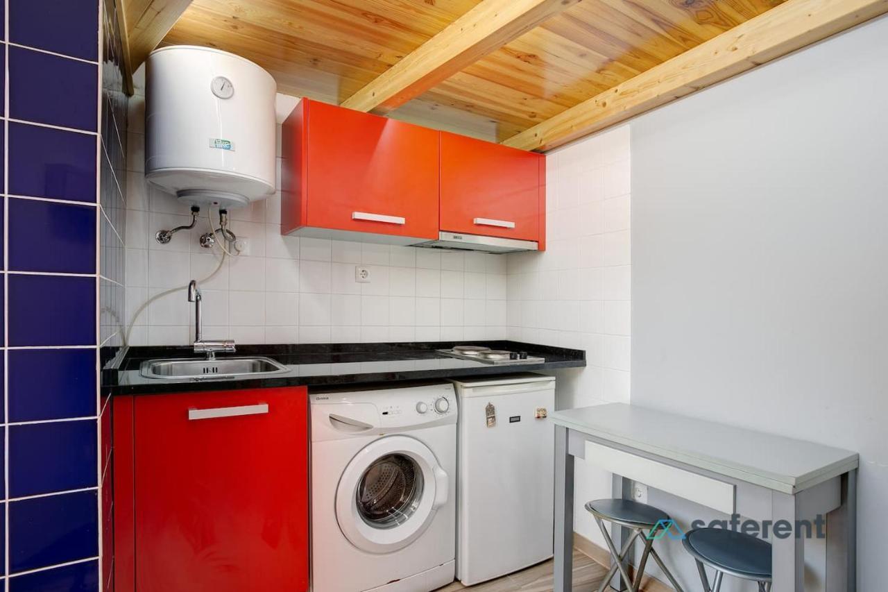Tiny Little In The Centre Apartment